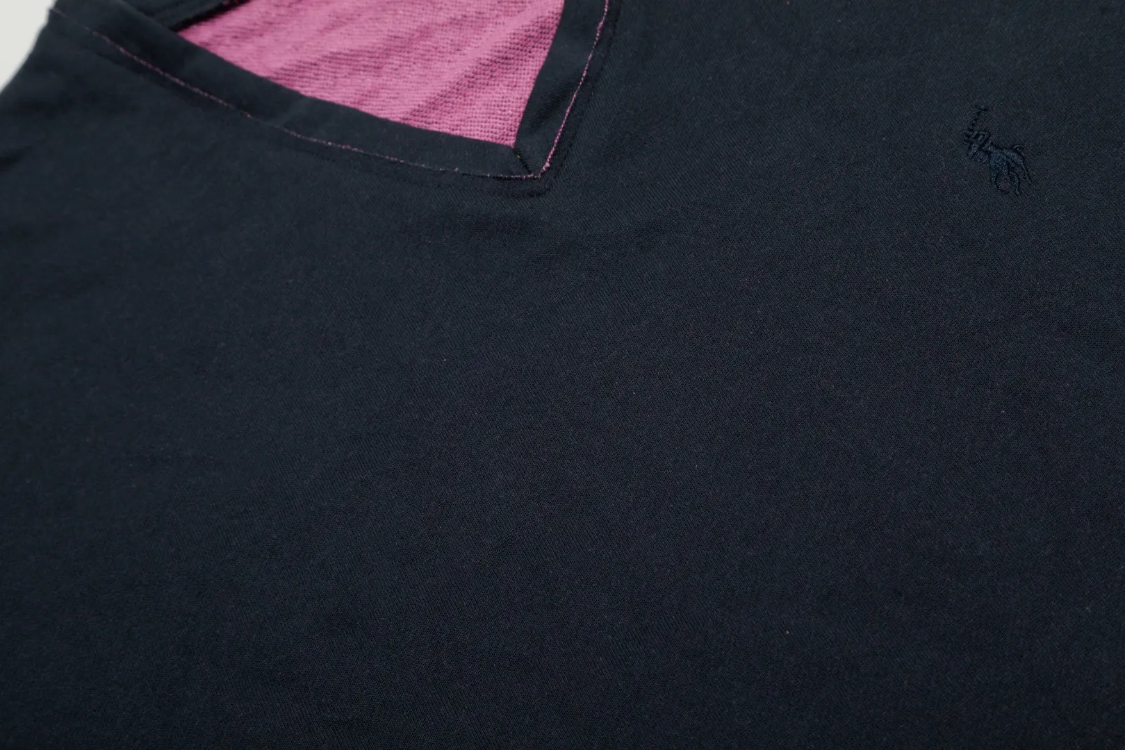 🅿️210 "Top Quality" Style No.: T5011# [Ralph Lauren dual-color pony embroidered logo couple V-neck sweatshirt] ✅Ralph Lauren classic two-color stitching contrasting V-neck terry sweatshirt ✅The version is restored to the original version. The maximum size can be worn up to 170 pounds. Loose, comfortable and stress-free. ✅The upper body is simple and easy to wear. ootd must-have style. Good-looking clothes are never too picky. A must-have in a couple’s wardrobe Size: S-L Color: Mi Xing Navy Gray
